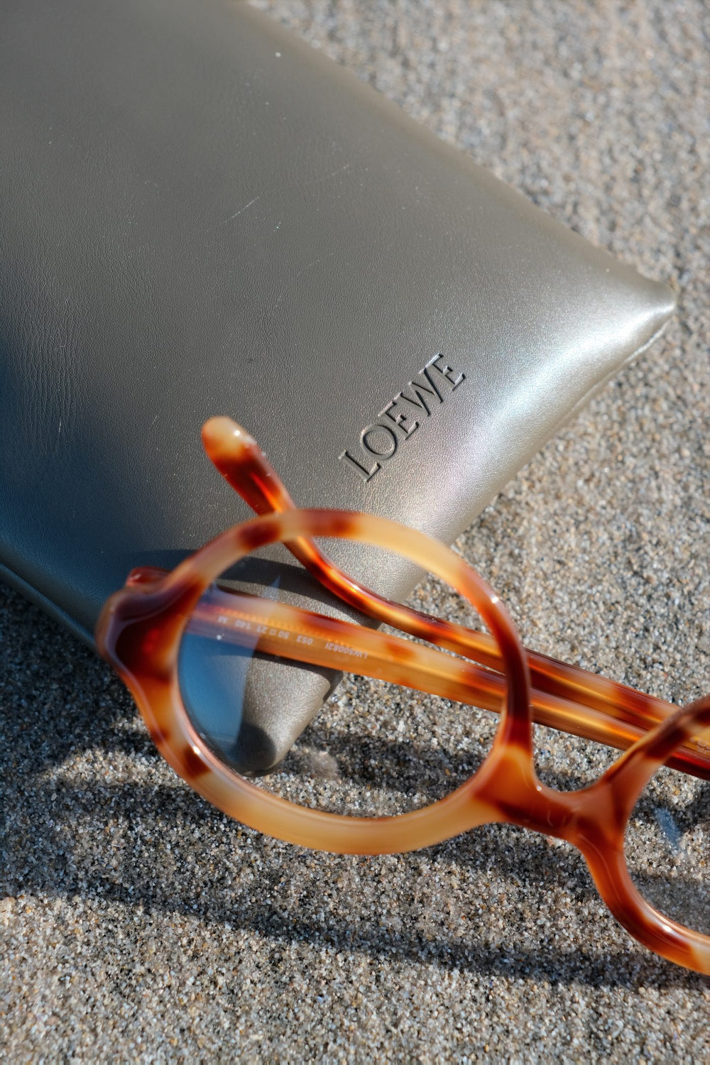 Lunettes Loewe et leur étui